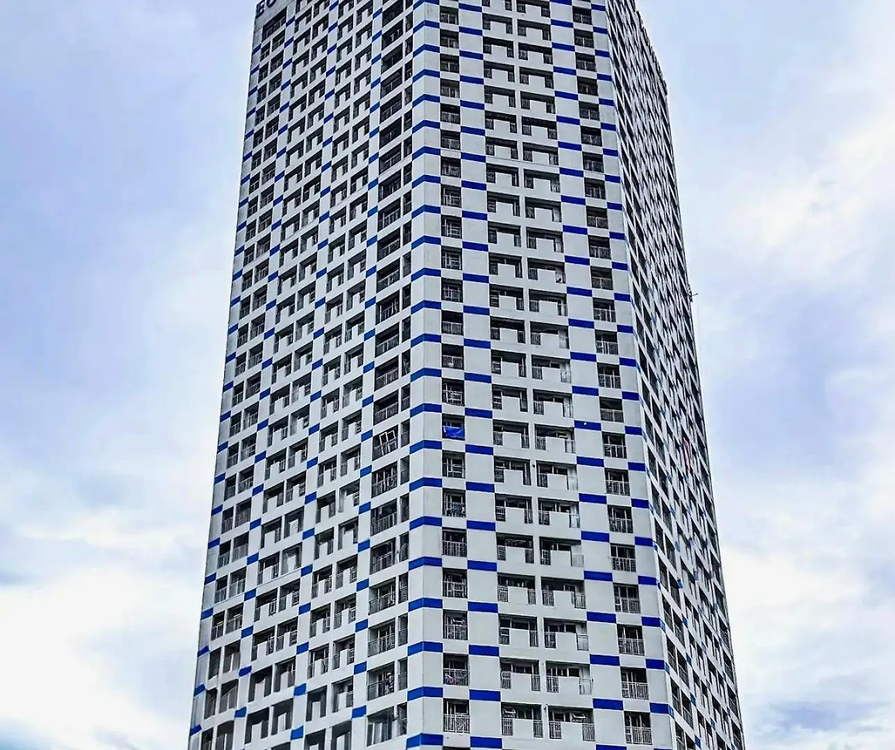 Vivaldi Residences Near Roxas Night Market, Davao City