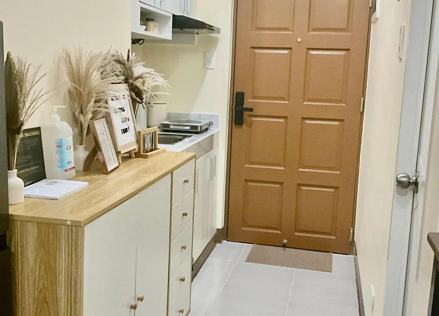 Vivaldi Residences Near Roxas Night Market, Davao City 아파트호텔
