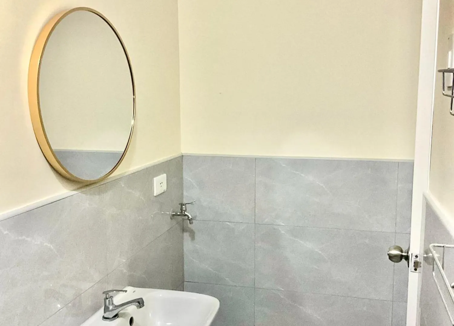 Vivaldi Residences Near Roxas Night Market, Davao City 0*,