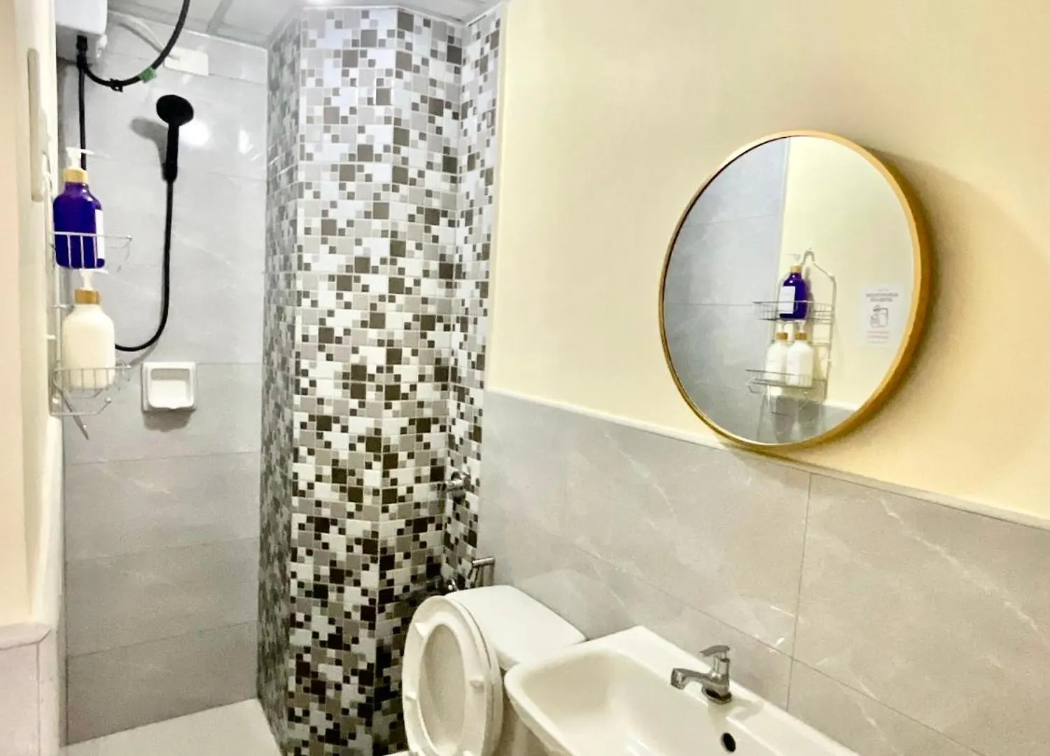 Vivaldi Residences Near Roxas Night Market, Davao City