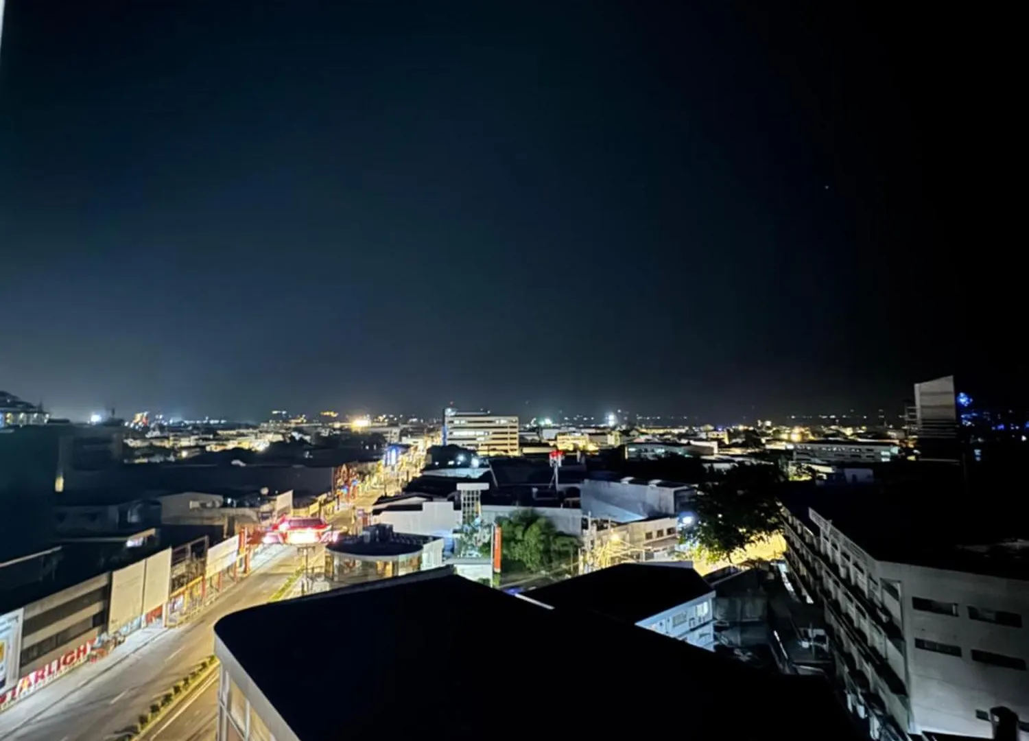 Vivaldi Residences Near Roxas Night Market, Davao City 아파트호텔